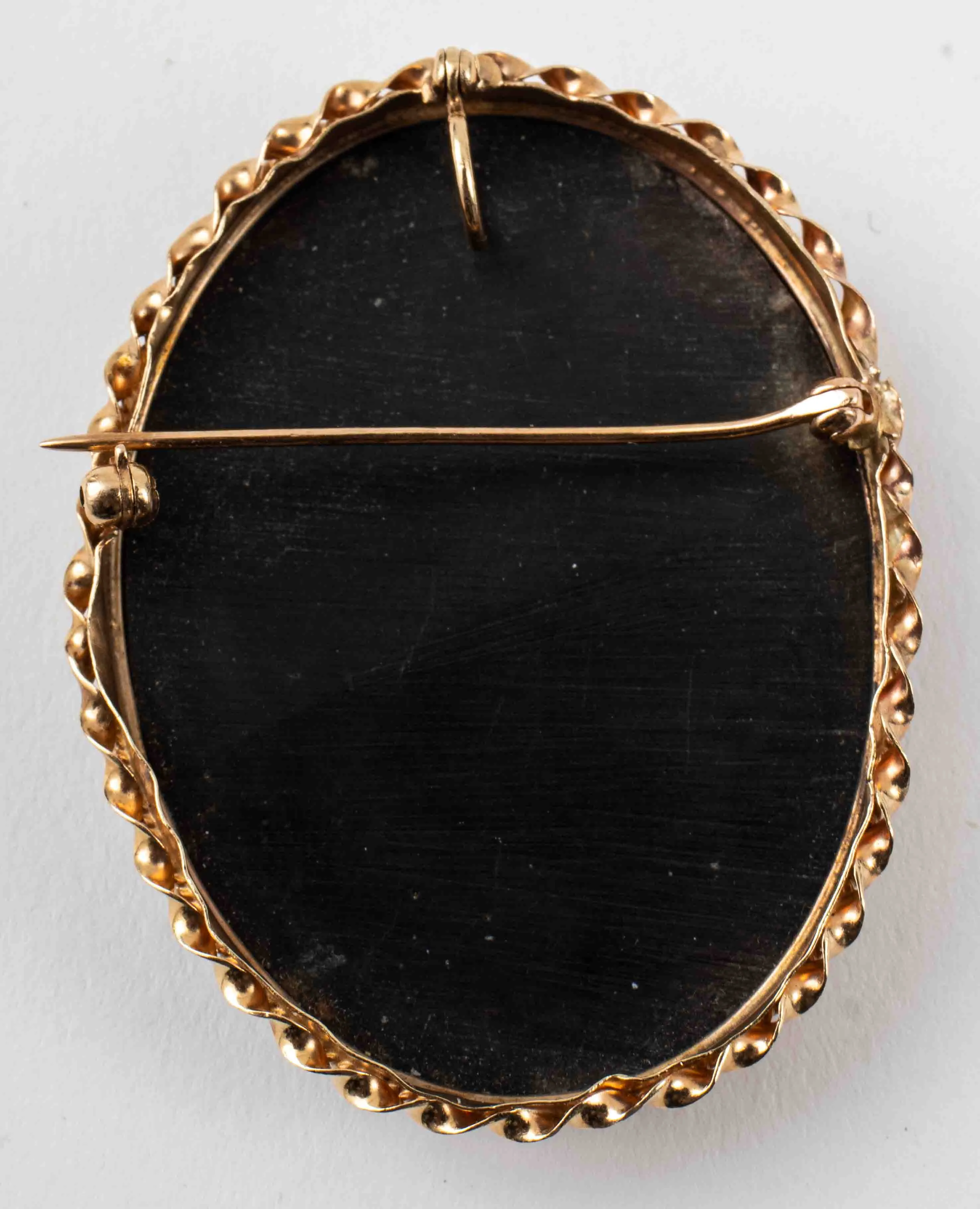14K Yellow Gold Black Mother-Of-Pearl Cameo Brooch