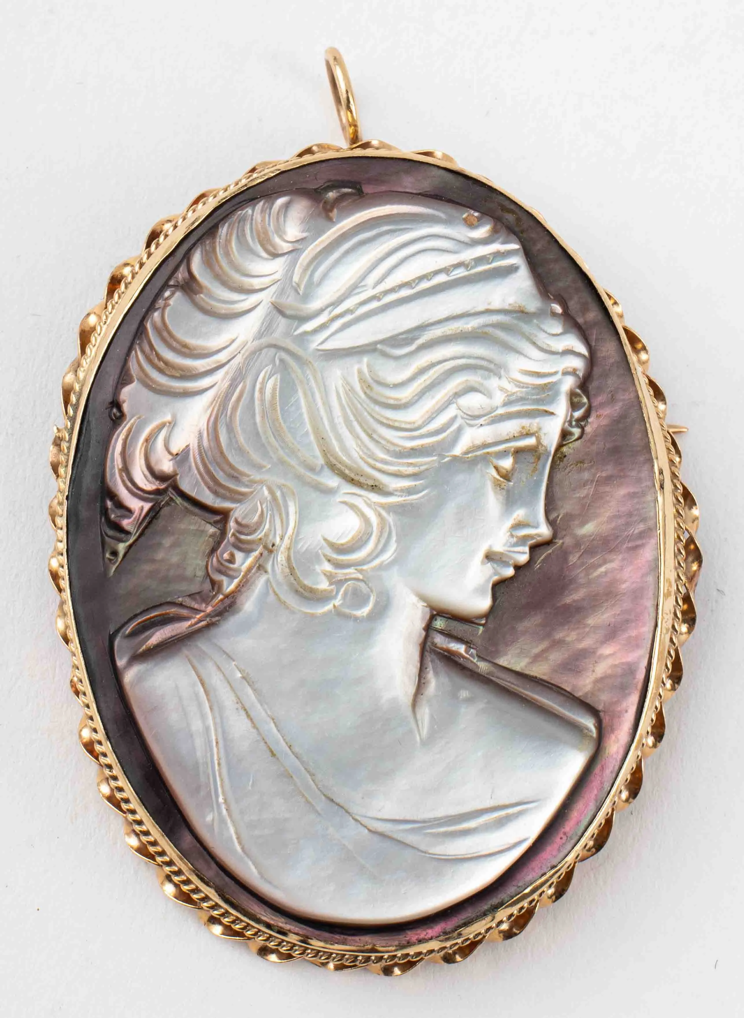 14K Yellow Gold Black Mother-Of-Pearl Cameo Brooch
