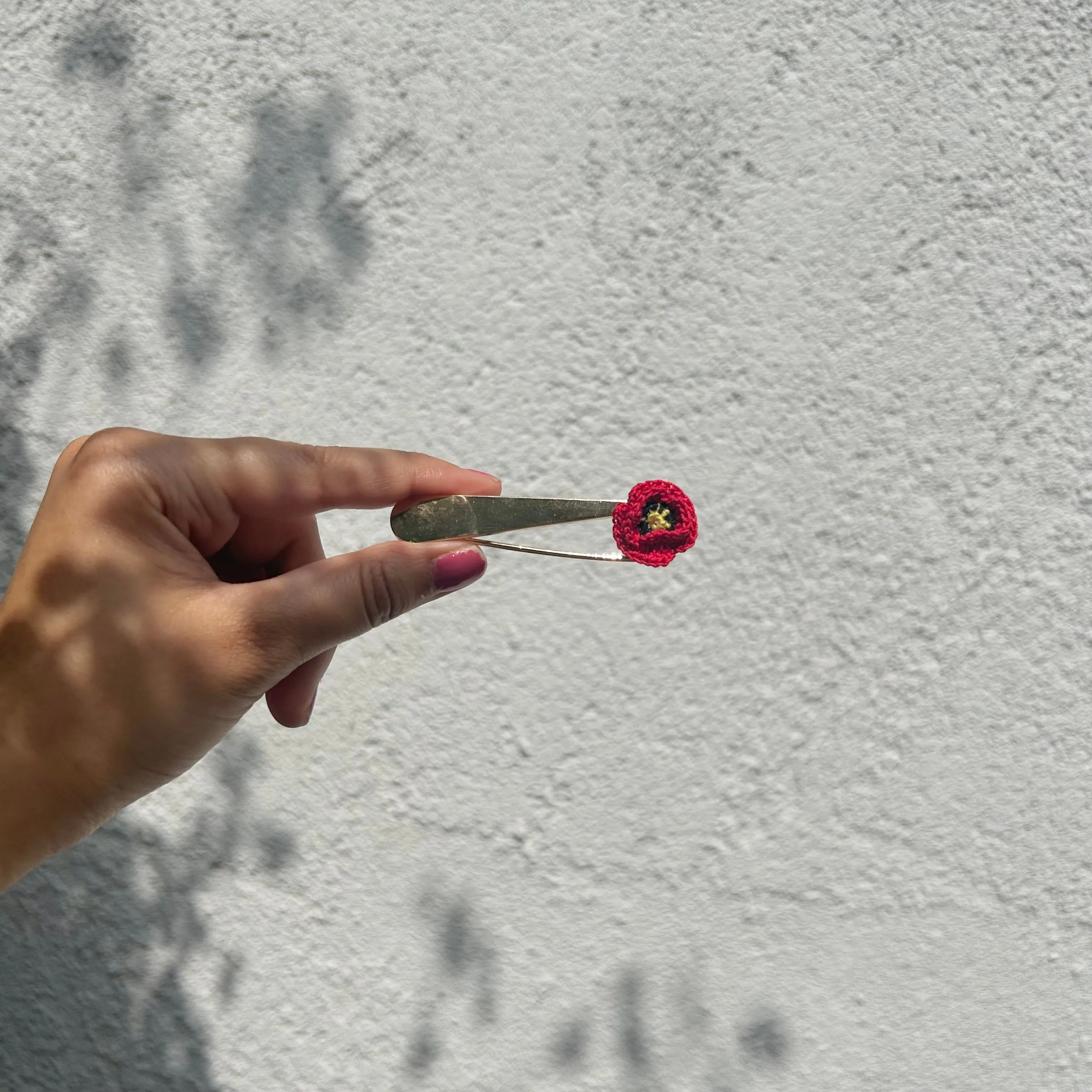 Poppy crochet brooch on a metal pin